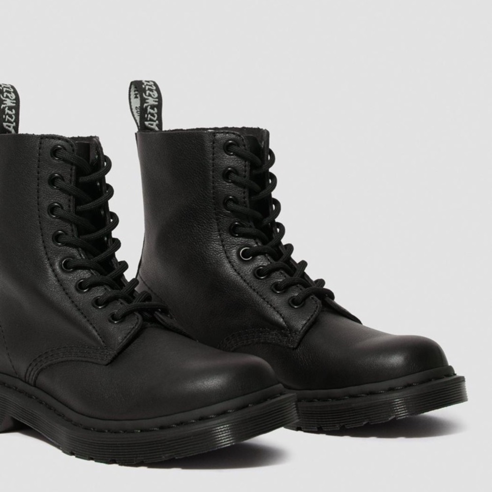 LIKE NEW (worn only once) Size 6 Doc Martens